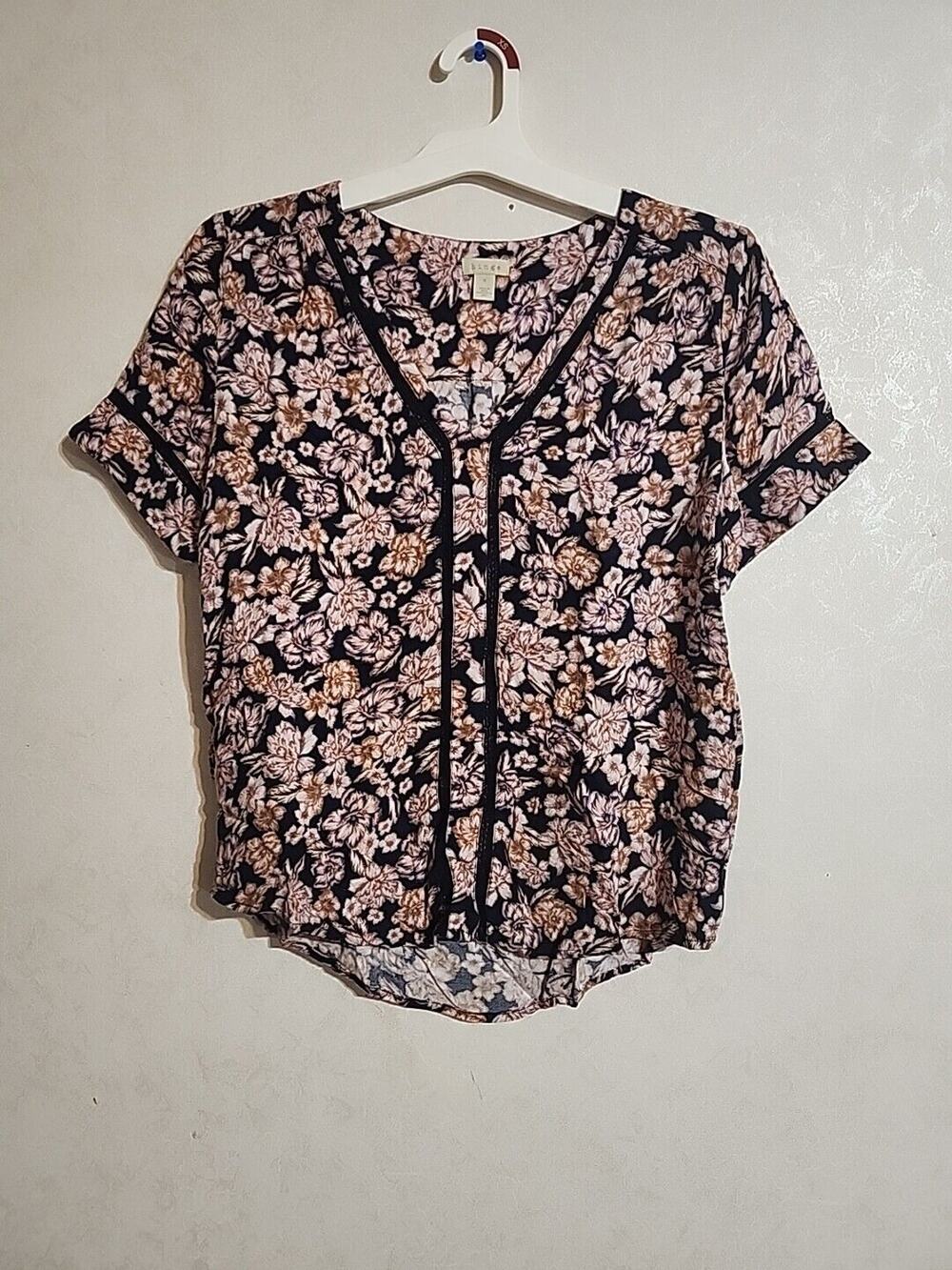 Hinge Pullover Top Navy Blue Floral sz S V-Neck Lace Trim